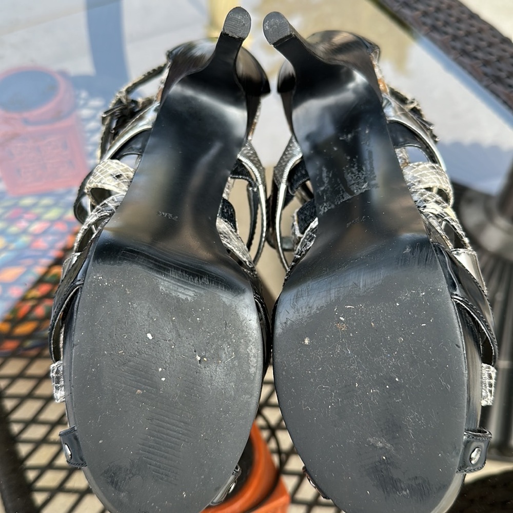 GUESS PLATFORM HEELS - Picture 7 of 10